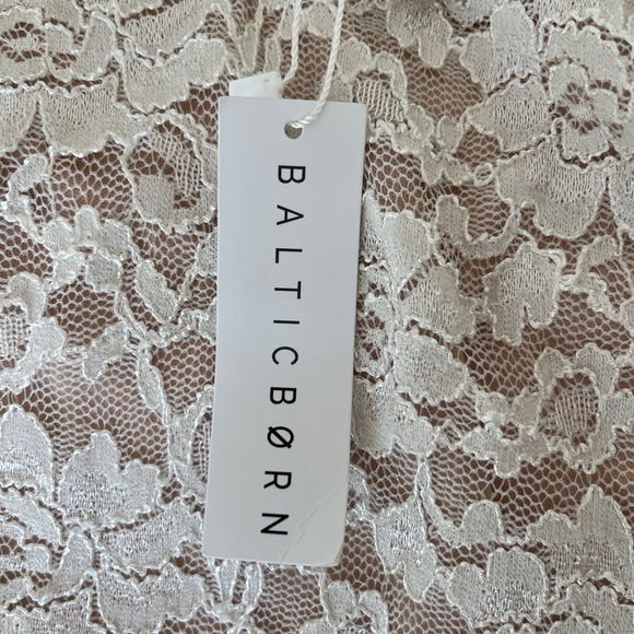 NWT White Lace with Nude Underlay Baltic Born Gown- Size M - Picture 3 of 4